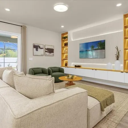 10 Bedrooms- 8 Bathrooms- Windsor Cay16299Sk